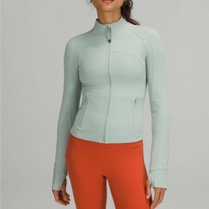 Lululemon Nulu Cropped Define